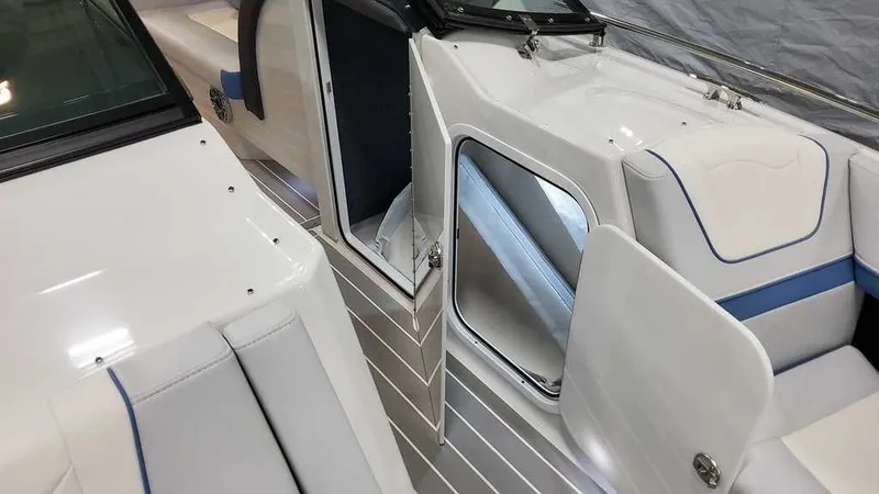 Slide: The Image of Formula 350 Crossover Bowrider 2024 - 32