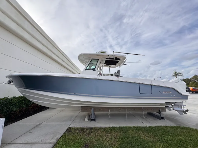 The Image of Boston Whaler 330 Outrage 2026 - 0
