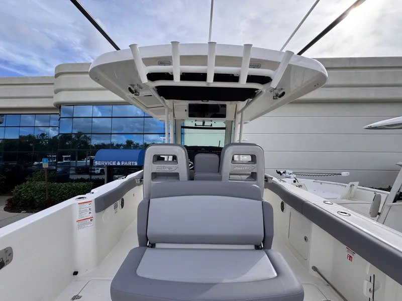Slide: The Image of Boston Whaler 330 Outrage 2026 - 10
