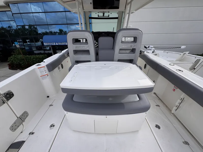 Slide: The Image of Boston Whaler 330 Outrage 2026 - 12