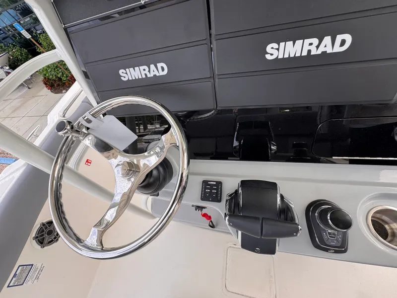 Slide: The Image of Boston Whaler 330 Outrage 2026 - 16