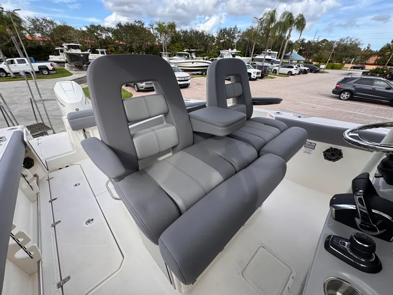 Slide: The Image of Boston Whaler 330 Outrage 2026 - 21