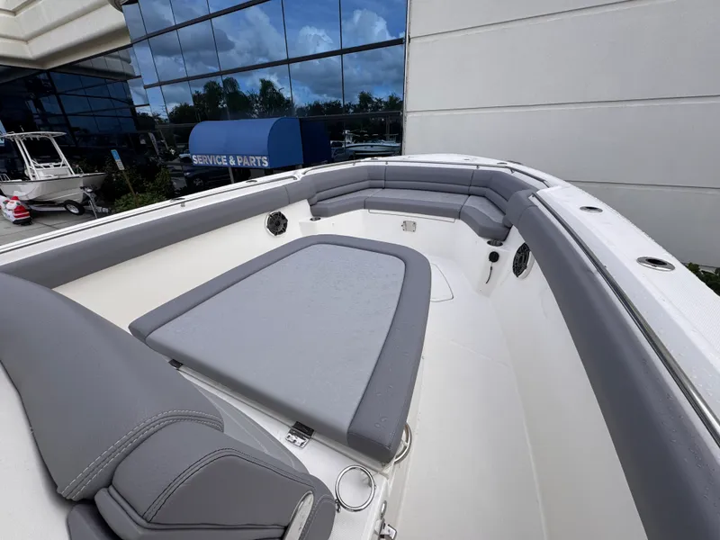 Slide: The Image of Boston Whaler 330 Outrage 2026 - 24