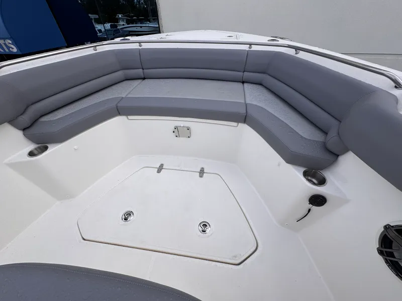 Slide: The Image of Boston Whaler 330 Outrage 2026 - 25