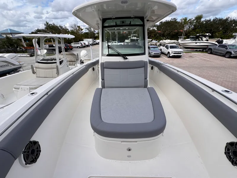Slide: The Image of Boston Whaler 330 Outrage 2026 - 28