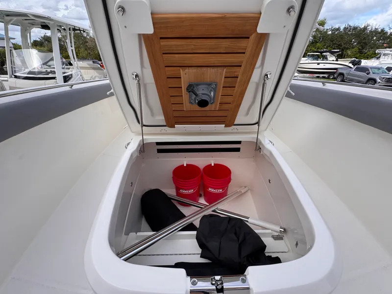 Slide: The Image of Boston Whaler 330 Outrage 2026 - 30