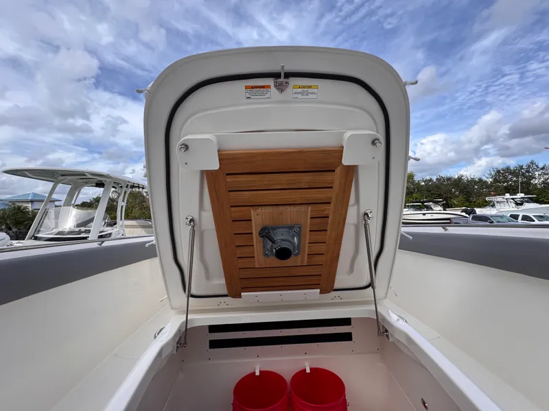Slide: The Image of Boston Whaler 330 Outrage 2026 - 31