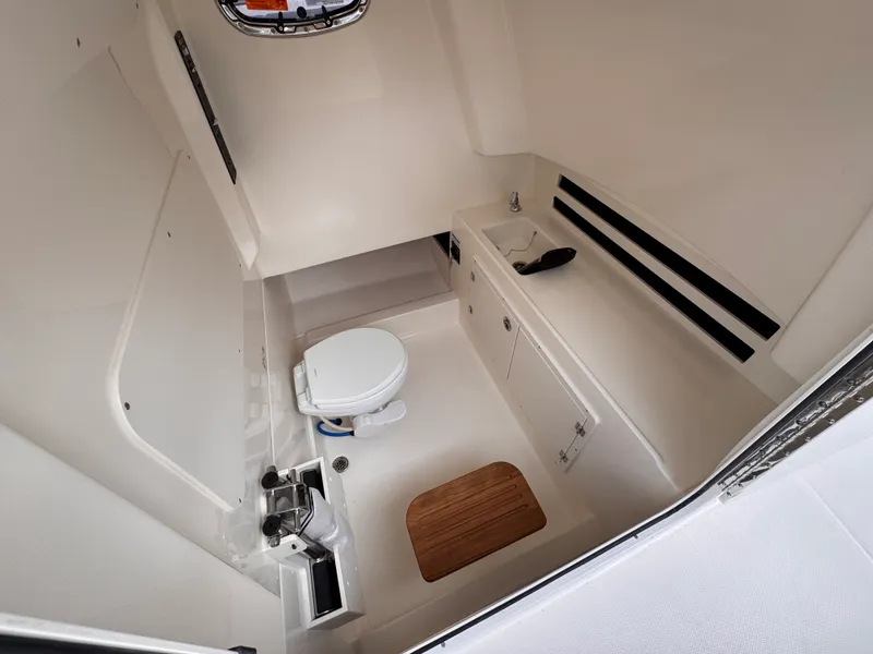 Slide: The Image of Boston Whaler 330 Outrage 2026 - 32