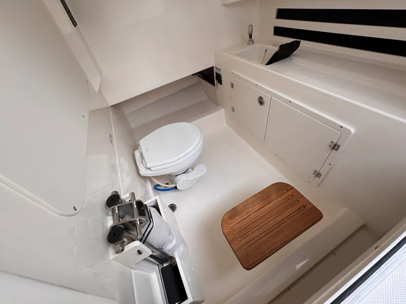 Slide: The Image of Boston Whaler 330 Outrage 2026 - 33