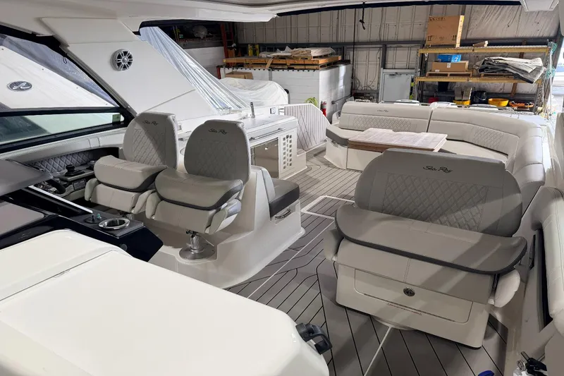 Slide: The Image of Sea Ray SLX 400 Outboard 2022 - 12