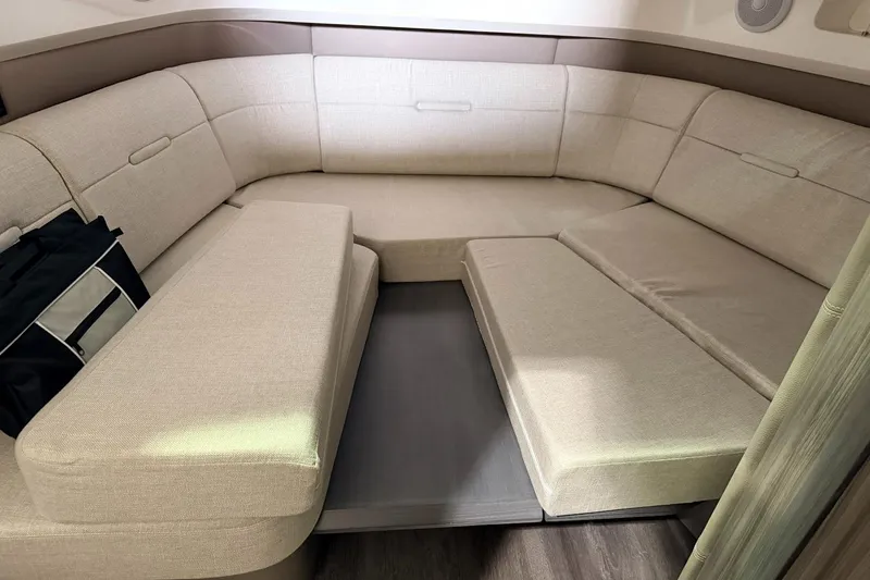 Slide: The Image of Sea Ray SLX 400 Outboard 2022 - 21