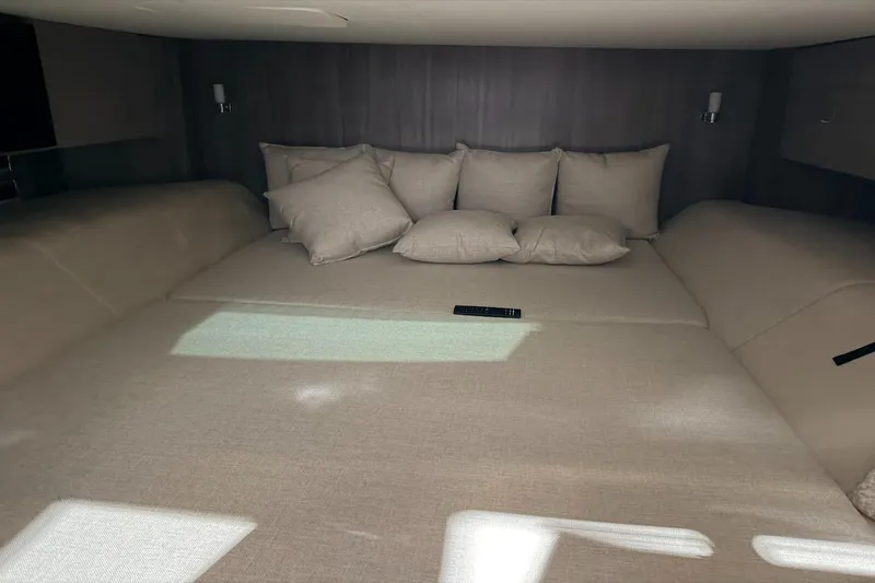 Slide: The Image of Sea Ray SLX 400 Outboard 2022 - 23