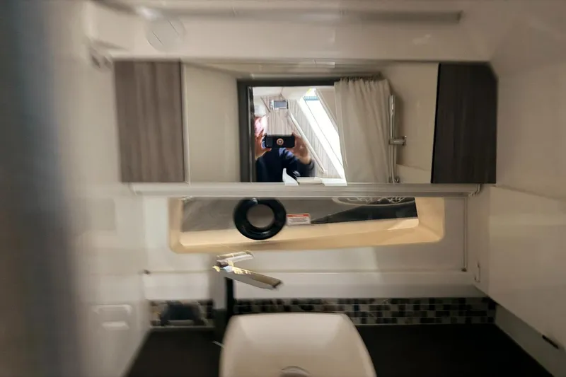 Slide: The Image of Sea Ray SLX 400 Outboard 2022 - 26