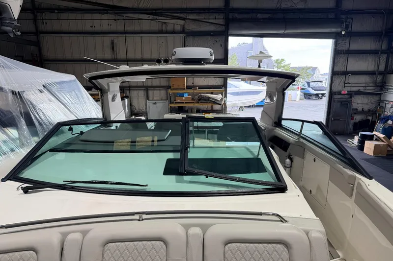 Slide: The Image of Sea Ray SLX 400 Outboard 2022 - 28