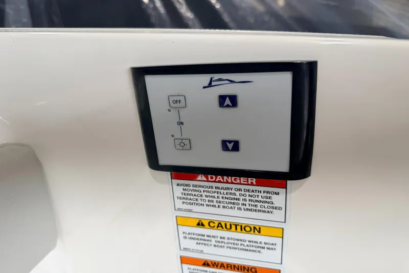 Slide: The Image of Sea Ray SLX 400 Outboard 2022 - 3