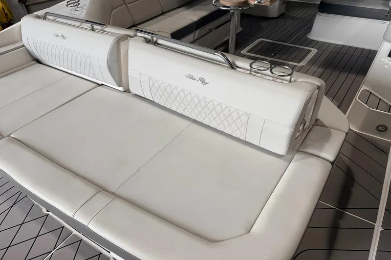 Slide: The Image of Sea Ray SLX 400 Outboard 2022 - 4