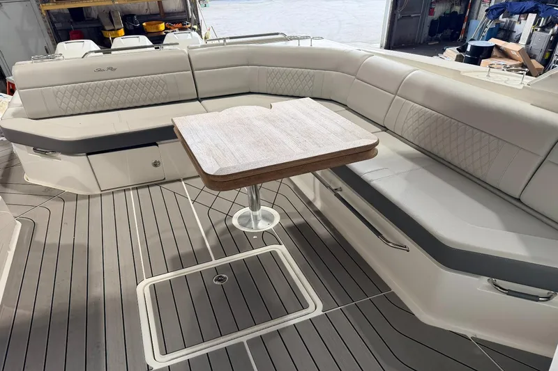 Slide: The Image of Sea Ray SLX 400 Outboard 2022 - 6