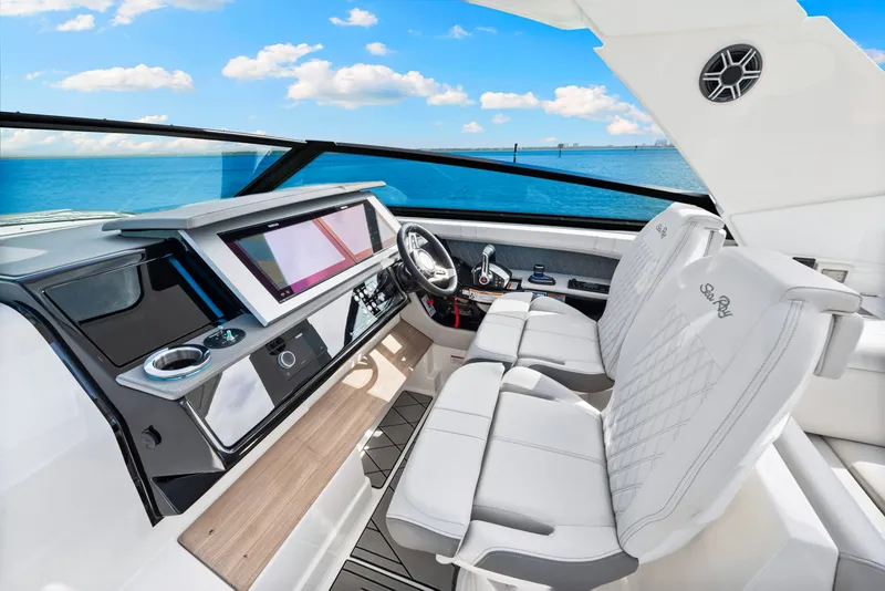 Slide: The Image of Sea Ray SLX 400 Outboard 2026 - 16
