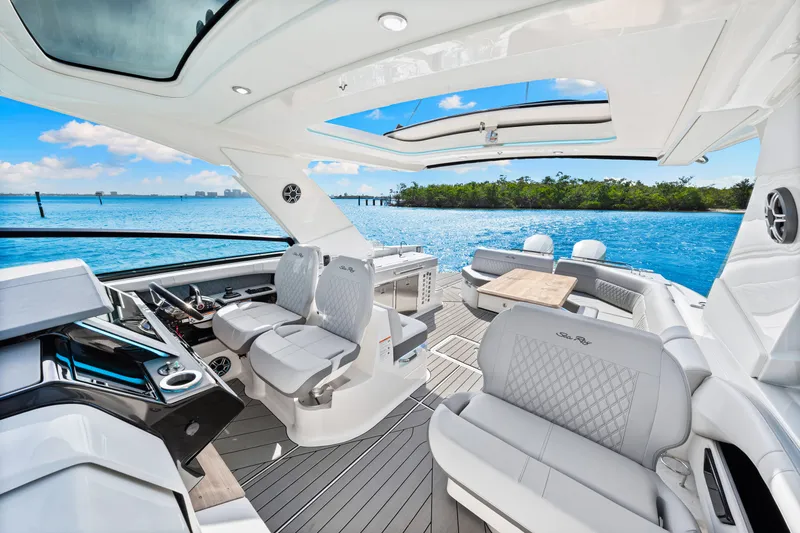 Slide: The Image of Sea Ray SLX 400 Outboard 2026 - 19