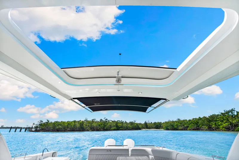 Slide: The Image of Sea Ray SLX 400 Outboard 2026 - 20
