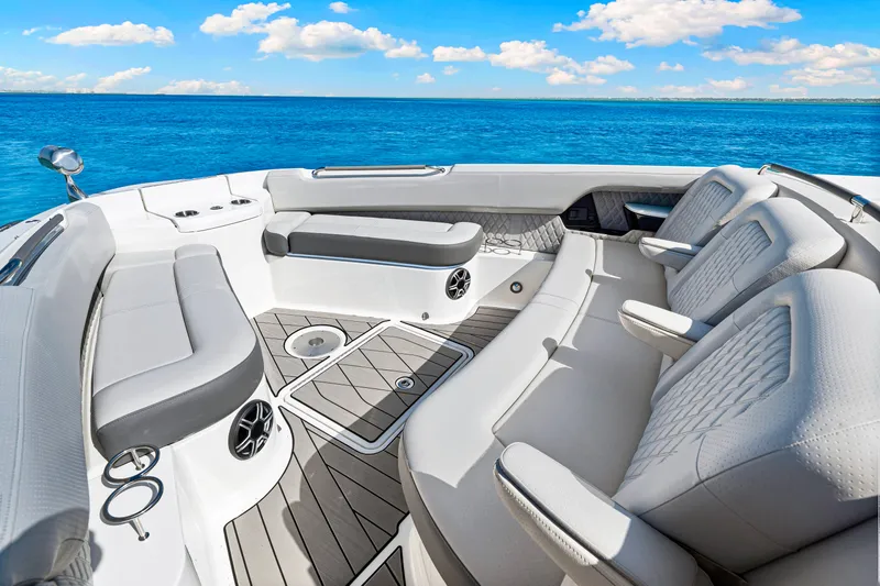 Slide: The Image of Sea Ray SLX 400 Outboard 2026 - 22