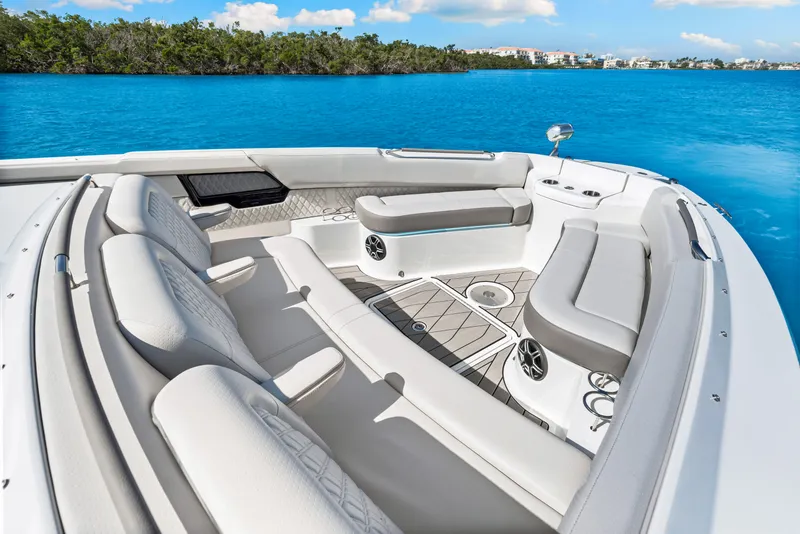 Slide: The Image of Sea Ray SLX 400 Outboard 2026 - 23