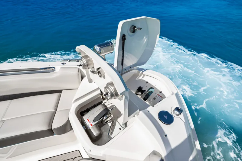 Slide: The Image of Sea Ray SLX 400 Outboard 2026 - 25