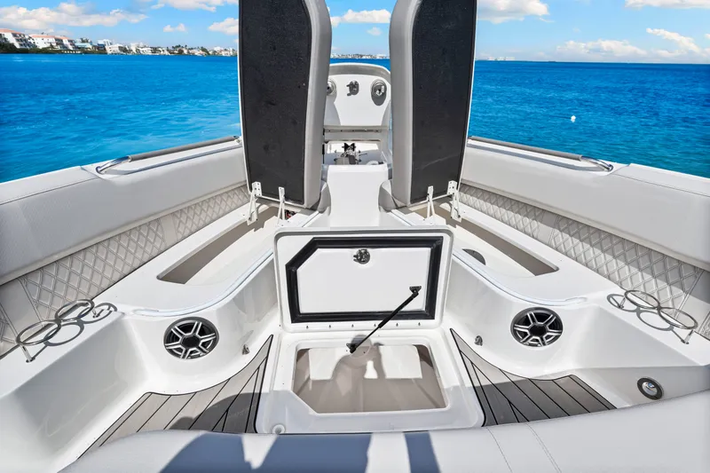 Slide: The Image of Sea Ray SLX 400 Outboard 2026 - 26