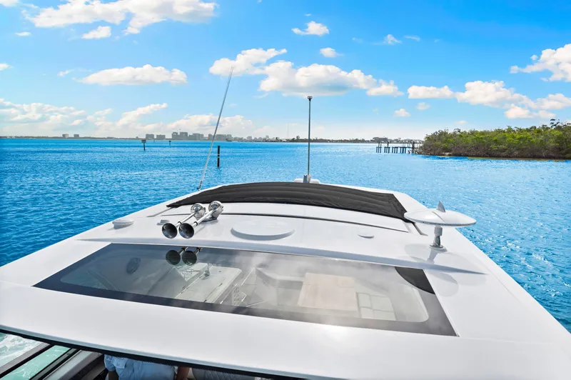 Slide: The Image of Sea Ray SLX 400 Outboard 2026 - 27