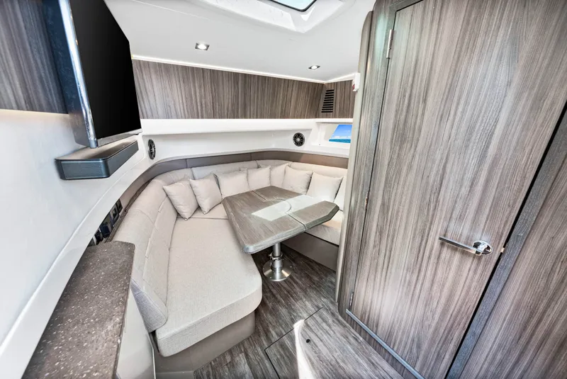 Slide: The Image of Sea Ray SLX 400 Outboard 2026 - 28