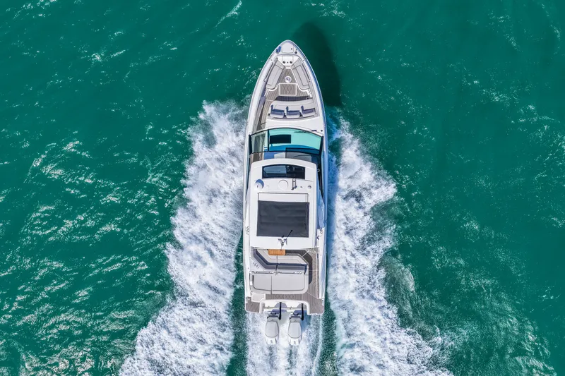 Slide: The Image of Sea Ray SLX 400 Outboard 2026 - 32