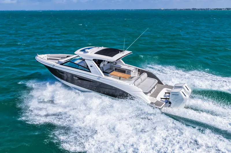 Slide: The Image of Sea Ray SLX 400 Outboard 2026 - 33