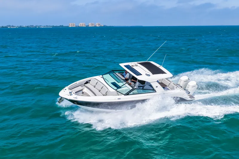 Slide: The Image of Sea Ray SLX 400 Outboard 2026 - 36