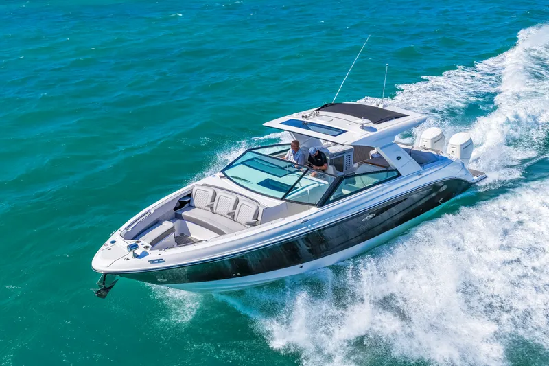 Slide: The Image of Sea Ray SLX 400 Outboard 2026 - 38