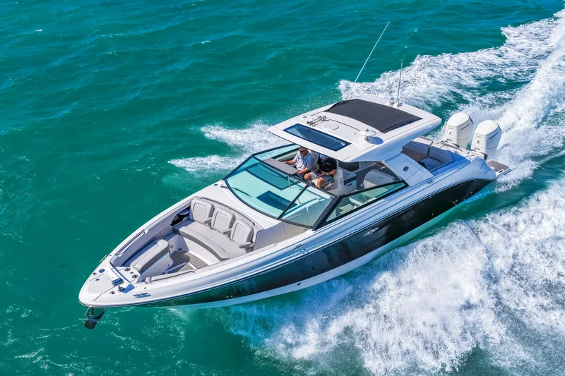 Slide: The Image of Sea Ray SLX 400 Outboard 2026 - 39