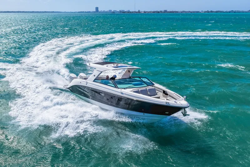 Slide: The Image of Sea Ray SLX 400 Outboard 2026 - 40