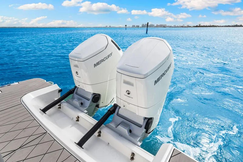 Slide: The Image of Sea Ray SLX 400 Outboard 2026 - 44