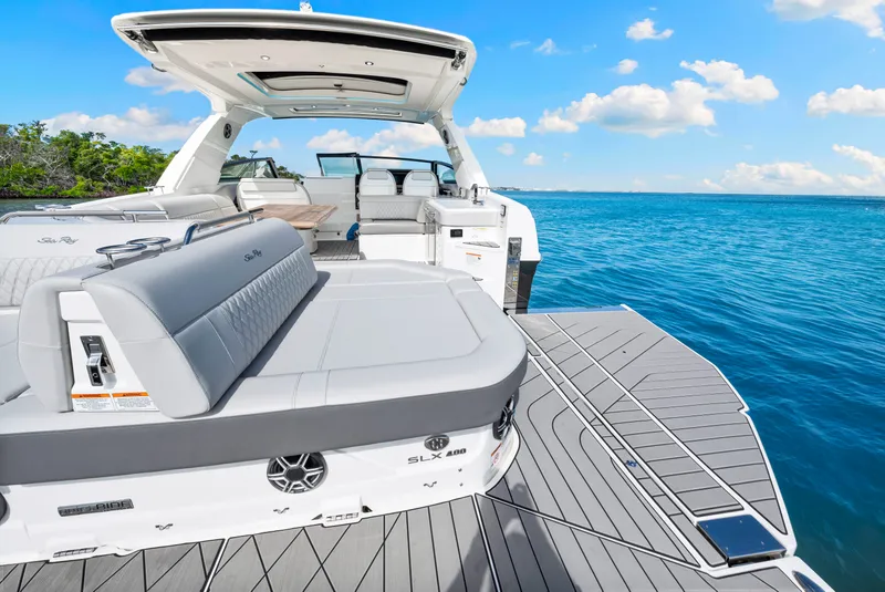 Slide: The Image of Sea Ray SLX 400 Outboard 2026 - 45