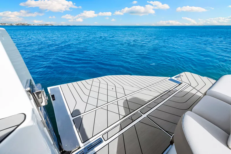 Slide: The Image of Sea Ray SLX 400 Outboard 2026 - 46