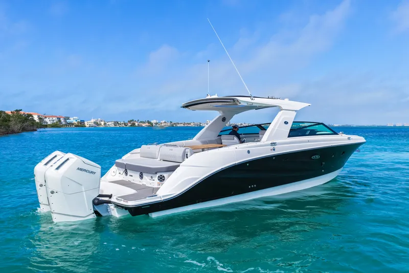 Slide: The Image of Sea Ray SLX 400 Outboard 2026 - 49