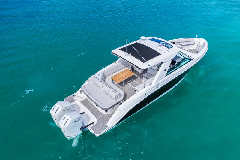 Slide: The Image of Sea Ray SLX 400 Outboard 2026 - 50