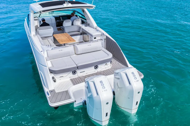 Slide: The Image of Sea Ray SLX 400 Outboard 2026 - 51