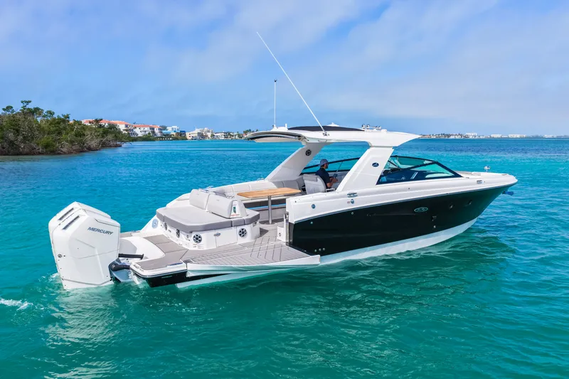 Slide: The Image of Sea Ray SLX 400 Outboard 2026 - 53