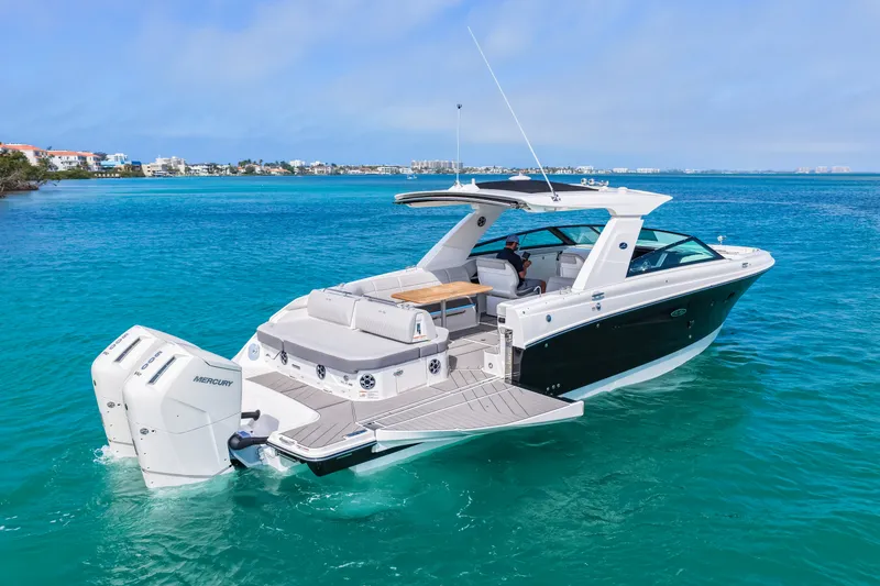 Slide: The Image of Sea Ray SLX 400 Outboard 2026 - 54