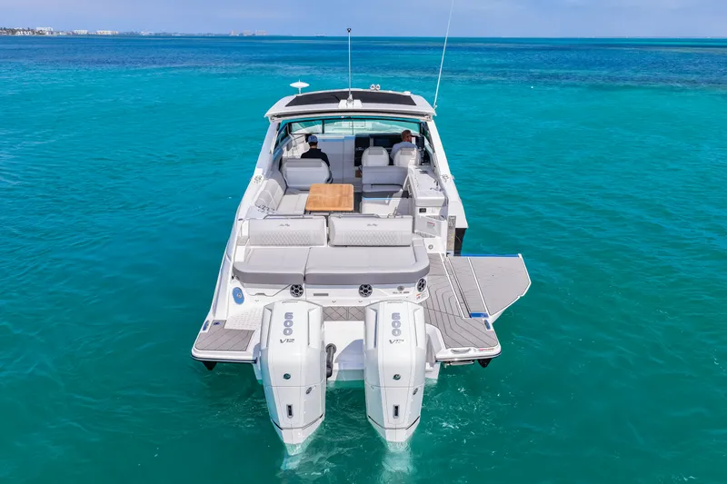 Slide: The Image of Sea Ray SLX 400 Outboard 2026 - 57