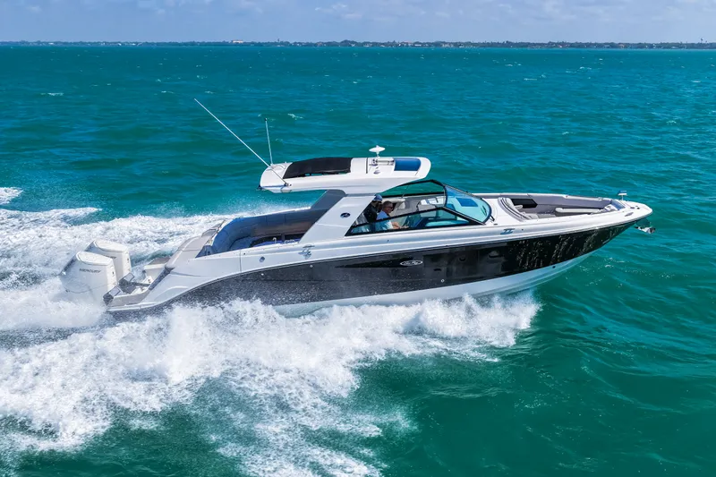 Slide: The Image of Sea Ray SLX 400 Outboard 2026 - 59