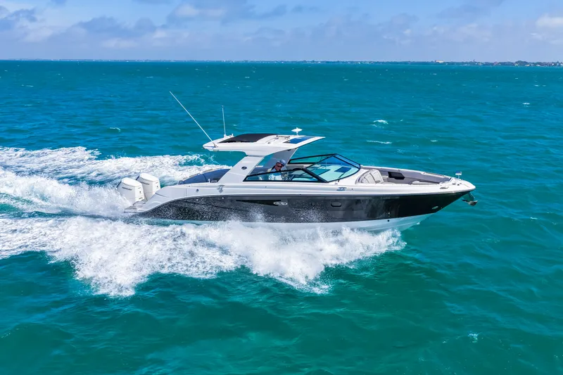 Slide: The Image of Sea Ray SLX 400 Outboard 2026 - 61
