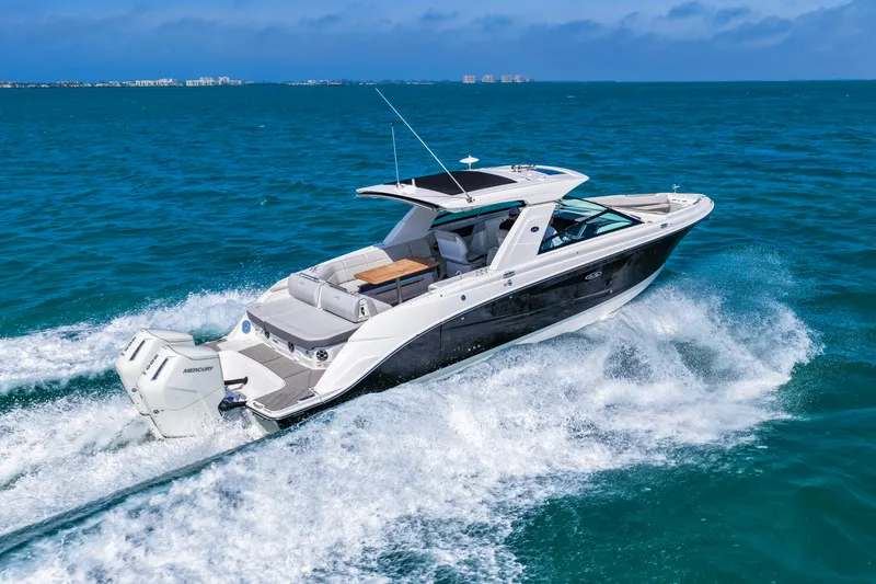 Slide: The Image of Sea Ray SLX 400 Outboard 2026 - 66