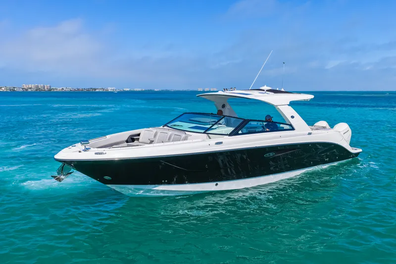 Slide: The Image of Sea Ray SLX 400 Outboard 2026 - 68