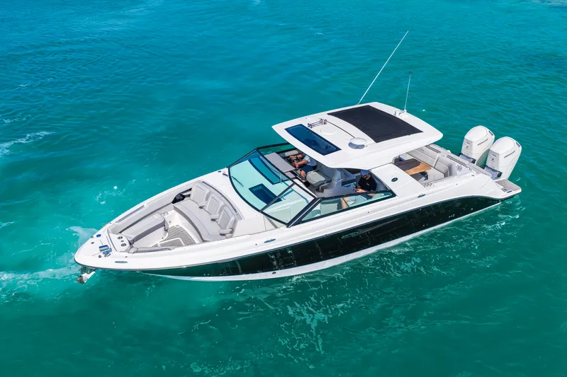 Slide: The Image of Sea Ray SLX 400 Outboard 2026 - 69
